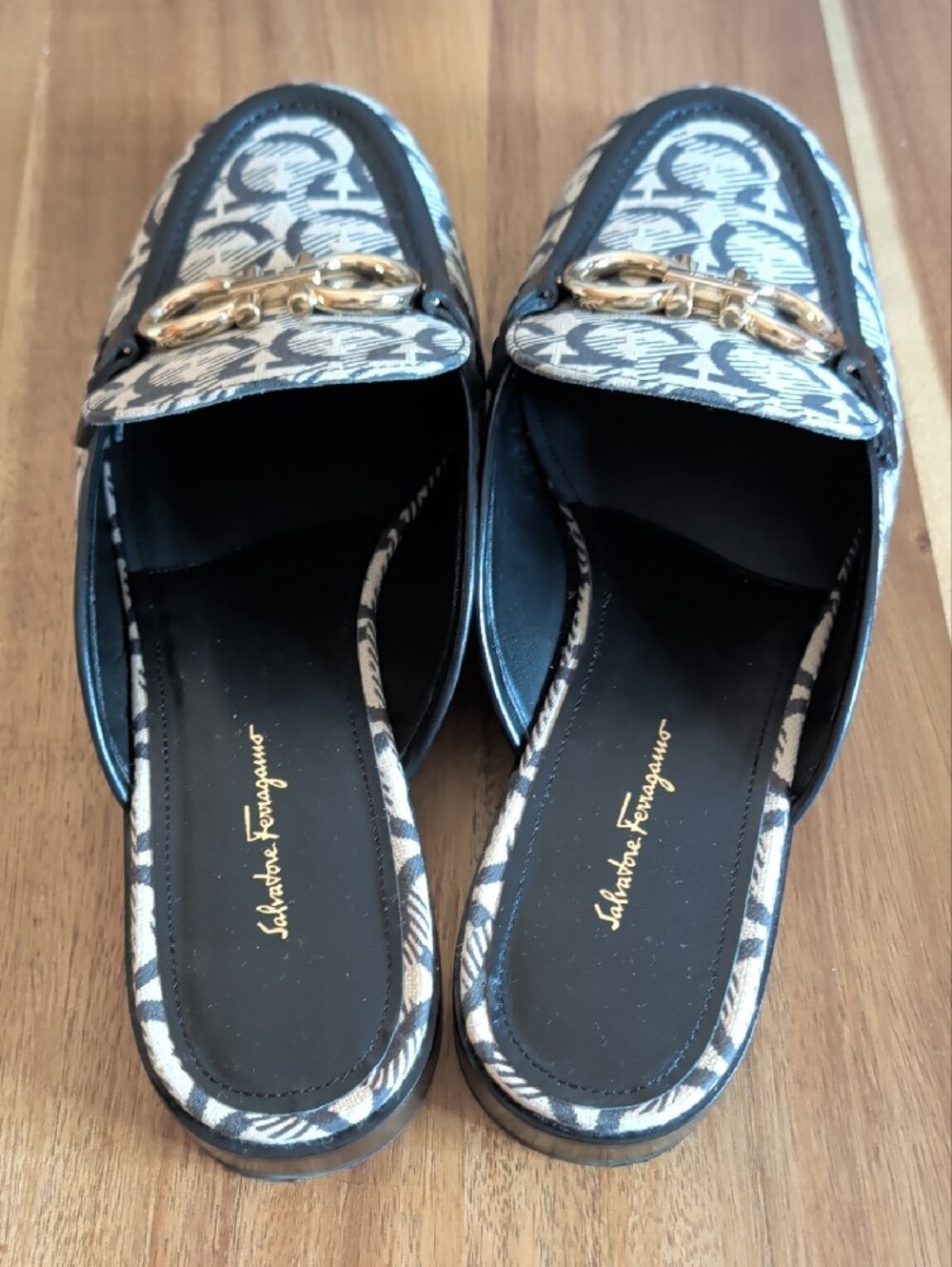 Salvatore Ferragamo Black & Ivory Logo Jacquard Gancini Mules - Picture 3 of 8